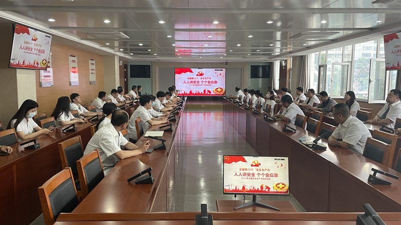 报考心理咨询师需要具备一定的学历要求。根据不同级别，学历要求如下：